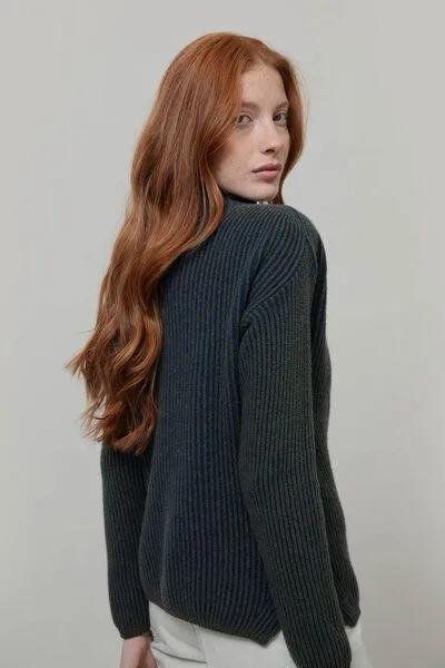 Rifò - Circular Fashion Made in Italy Rifò - Circular Fashion Made in Italy Recycelte Kaschmirwolle Pullover - Lorena, Grün-blau, – Produktbild 4 von 4