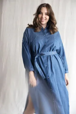 Jyoti - Fair Works Jyoti - Fair Works Bio-Baumwolldenim Kleid Ananya – Produktbild 1 von 1