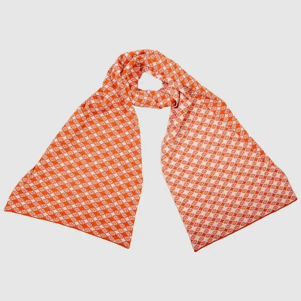 LANARTO slow fashion LANARTO slow fashion Schal Muster 'Blütenkaro' zweifarbig gestrickt aus mulesingfreier Merinowolle, Orange, – Produktbild 3 von 3