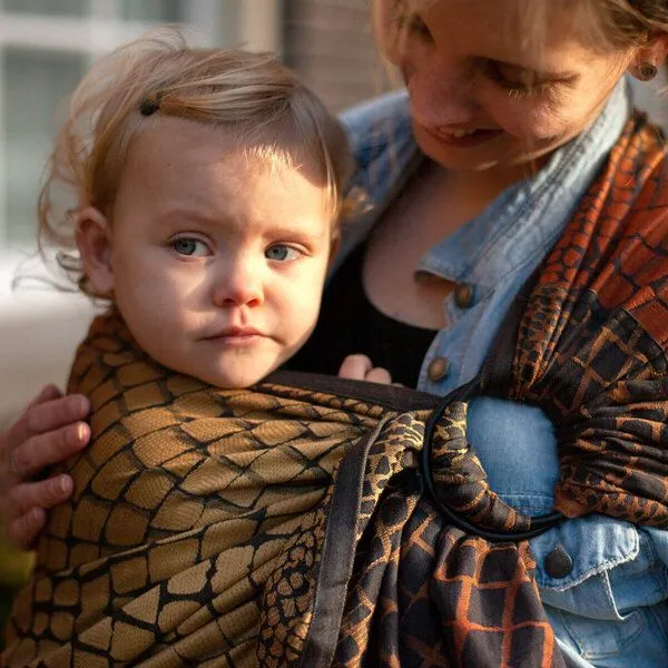 Hoppediz Hoppediz Babytragetuch - Ring-Sling kbA, Darwin black, – Produktbild 2 von 4