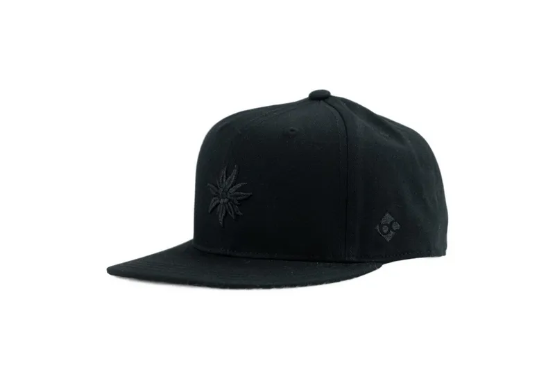 Bavarian Caps Bavarian Caps Snapback Cap Bavarian Caps Edelweiß Black Edition Snapback Cap (Basecap, Basecap, Snapback Cap), Schwarz, – Produktbild 1 von 3
