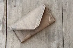 BY COPALA BY COPALA Nachhaltiges Portemonnaie aus recycelten Blättern in schwarz – vegan & umweltfreundlich – Produktbild 1 von 1