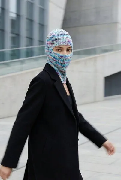 KnitToChange KnitToChange Handgestrickte Balaclava aus weichem Effektgarn – verschiedene Farben, Nordlicht, – Produktbild 3 von 4
