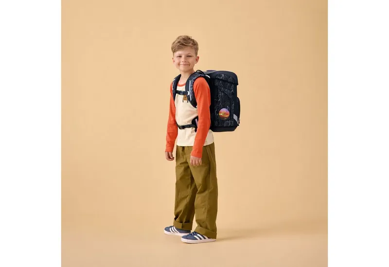 Ergobag Ergobag Schulranzen Schulranzen-Set CUBO LIGHT Super ReflektBär 5-teilig, 25/26 (5-teilig), Superleicht, Hugging-Rückensystem, für kleine/schmale Kinder, Schwarz, – Produktbild 2 von 3