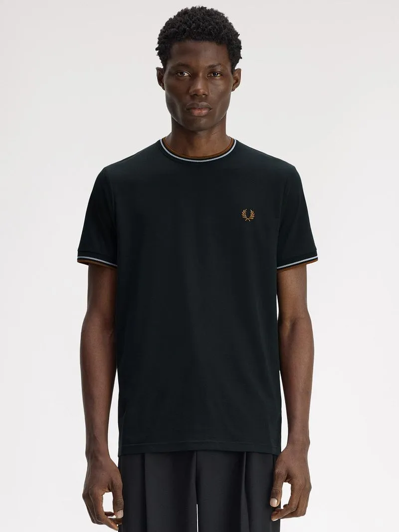 Fred Perry Fred Perry Twin Tipped T-Shirt Grün 78C - Größe L, Dunkelgrün, – Produktbild 5 von 5