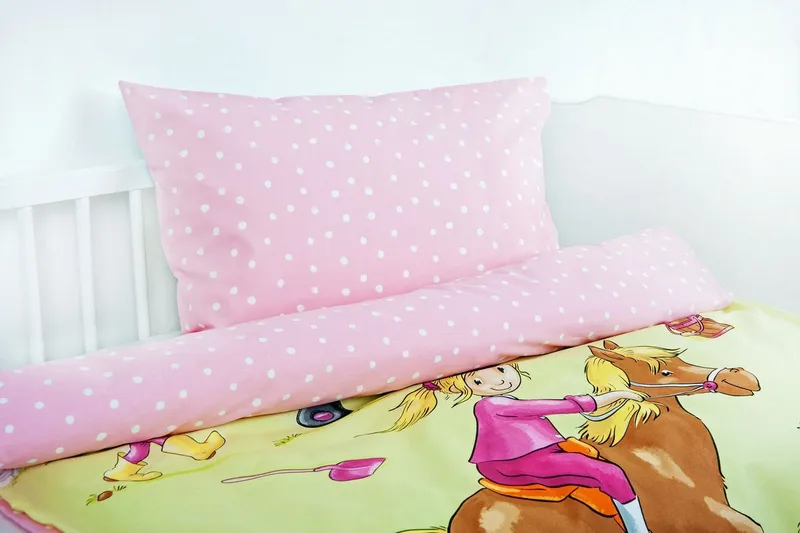Herding Herding Babybettwäsche 100x135cm Ponyhof Pferdestall Rosa Punkte, Renforcé, 2 teilig, Baumwolle, Mädchenträume, Bunt, – Produktbild 5 von 5