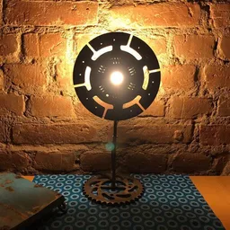 Moogoo Creative Africa Moogoo Creative Africa Upcycling-Lampe "Suzanne" aus recycelter Kupplungsscheibe – Produktbild 1 von 1