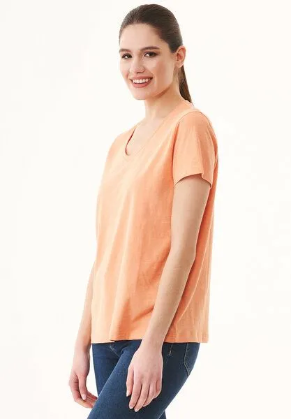 ORGANICATION ORGANICATION Damen Basic T-Shirt aus Bio-Baumwolle mit V-Ausschnitt, Shell coral, – Produktbild 3 von 4