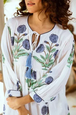 Haus of Namaste Haus of Namaste Ballonkleid kurz aus Bio-Baumwolle „Himalayan Blue Poppy“ , handbedruckt mit veganen Farben – Produktbild 1 von 1