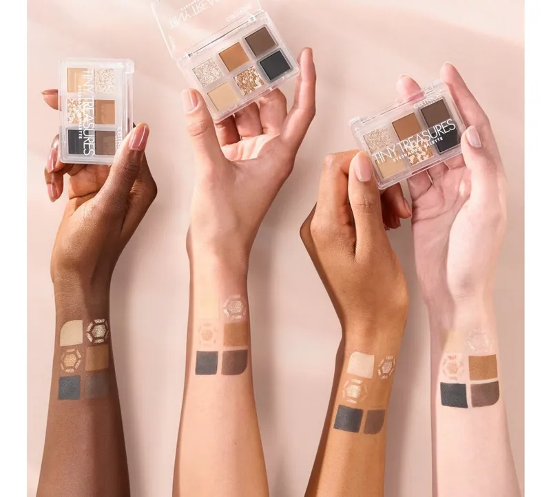 Catrice Lidschatten-Palette TINY TREASURES EYESHADOW PALETTE, Matt, schimmernd und metallisch, kompakt und reisefreundlich, vegan., Braun, – Produktbild 4 von 5