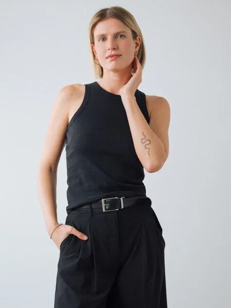 Honest Basics Honest Basics Damen Geripptes Racer-Top aus Bio- und recycelter Baumwolle, Schwarz, – Produktbild 2 von 4