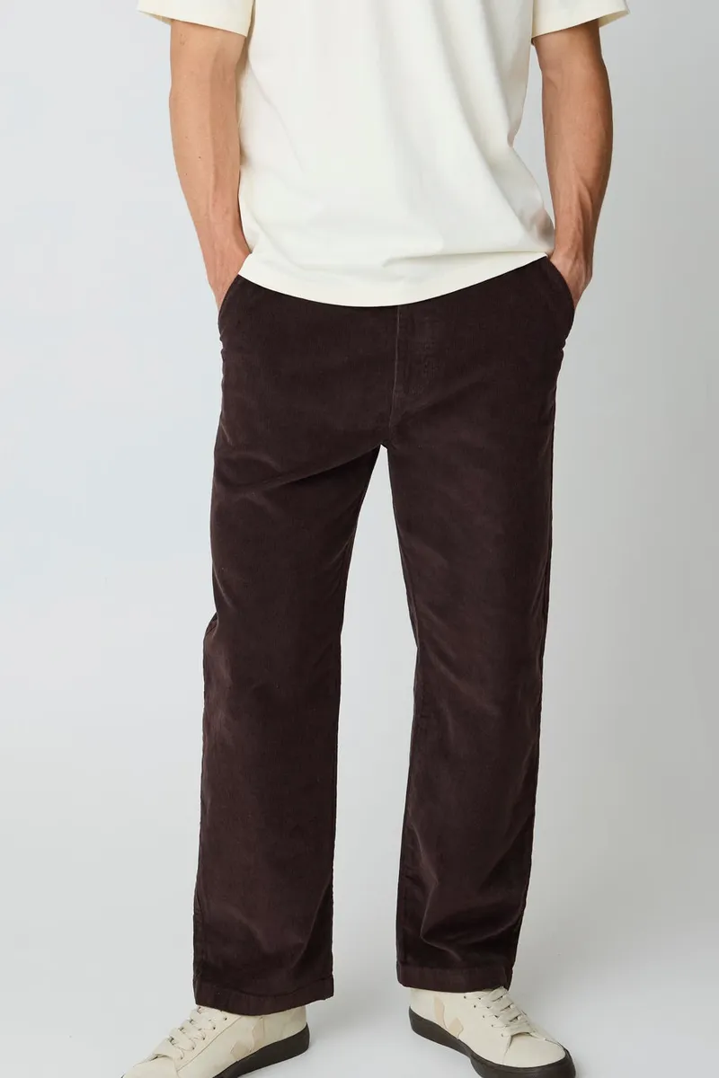 KnowledgeCotton Apparel KnowledgeCotton Apparel Herren vegan Chinohose Flint Wide Cord Chocolate Torte, Dunkelbraun, – Produktbild 2 von 2