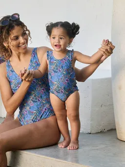 Vertbaudet Baby Badeanzug mit Volants Familien-Capsule LIBERTY – Produktbild 1 von 1