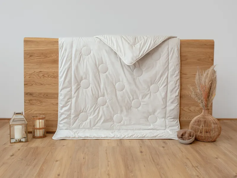 allnatura Kamelflaumhaar-Duo-Bettdecke "Cammello" | 140x200 cm, Weiß, – Produktbild 2 von 2