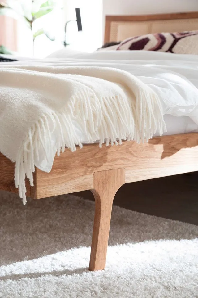 OTTO home Massivholzbett Hällevik, Kopfteil höhenverstellbar, Eiche massiv, mit Wiener Geflecht (mehrere Breiten), skandinavischer Stil, Made in EU, FSC®-zertifiziert, sehr stabil, Beige, – Produktbild 8 von 8