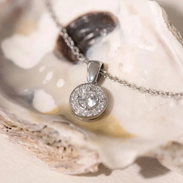 Eppi Eppi Halo-Anhänger mit Moissaniten und Diamanten Merryn, Gold, – Produktbild 2 von 4