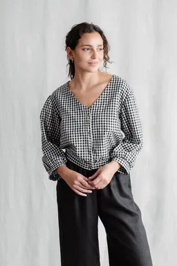 Jyoti - Fair Works Jyoti - Fair Works Bio-Baumwoll Bluse Sahay Kariert – Produktbild 1 von 1