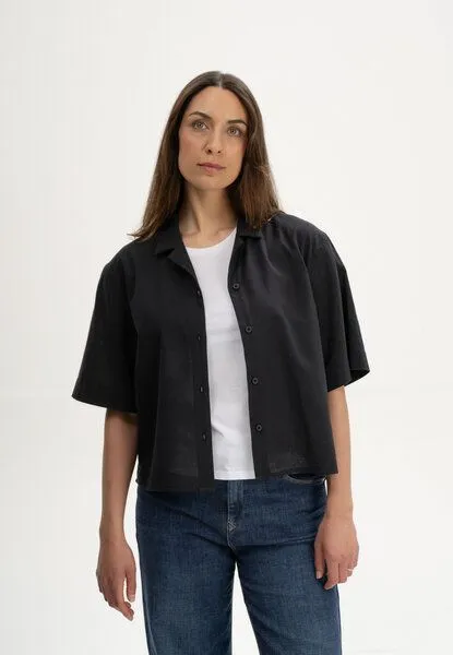 MELA Hemd kurzärmlig Style TAVLEEN | von MELA | Fairtrade & GOTS zertifiziert, Holzkohle schwarz, – Produktbild 1 von 4