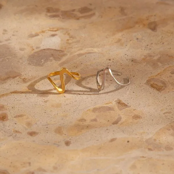 ELEKTROPULLI Größenverstellbarer Long Wave Ring ca. Ø 17 - 19mm von Elektropulli, Gold, – Produktbild 4 von 4