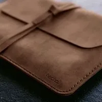 hecho. hecho. Leder Hülle mit Stifthalter iPad Air 11" & 13" & iPad Pro 10.5, 11“, 12.9“ & 13" | „Pablo“ | Handmade & Fair – Produktbild 1 von 1