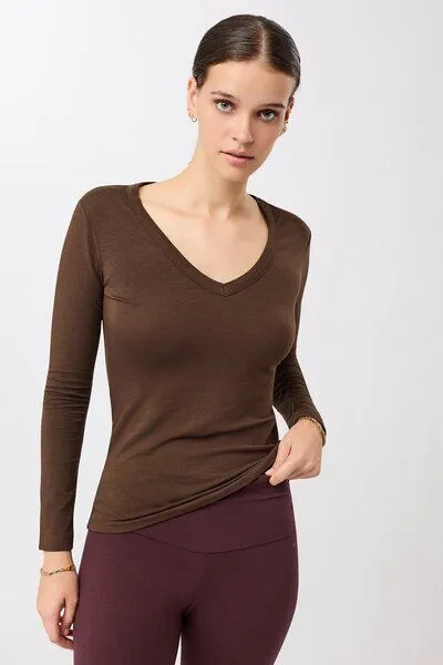 mandala mandala Slim V-Neck, Wilderness (braun), – Produktbild 1 von 3