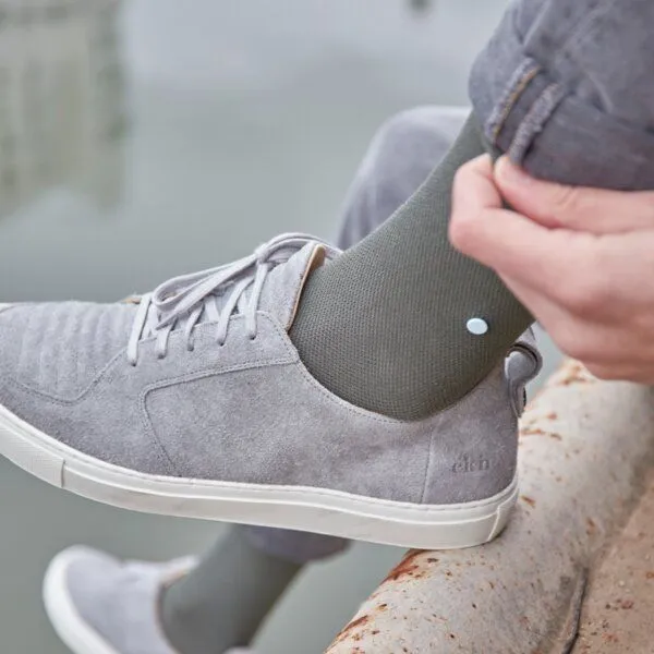 wysf. | what you stand for. wysf. | what you stand for. Socken, Piqué Strick mit Knopf, Bio-Baumwoll-Mix, Grün (dunkelgrün), – Produktbild 1 von 4