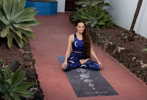 Yoga Hero Yoga Hero Yogamatte Classic 3,5mm mit Tragegurt, Space alignment (blau), – Produktbild 4 von 4