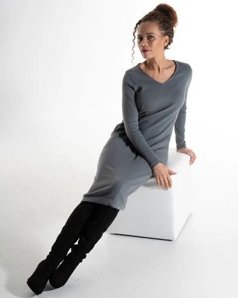 Alma & Lovis Alma & Lovis Jersey-Jacquard-Kleid aus Organic Cotton | V-Neck Dress, Thymian (dunkelgrün), – Produktbild 2 von 4