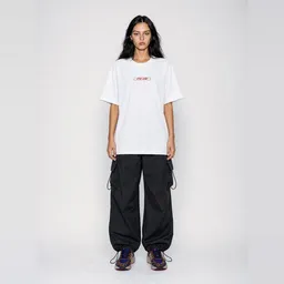 hey hey studios hey hey studios Damen T-Shirt „Script“ bestickt aus Bio-Baumwolle – Produktbild 1 von 1