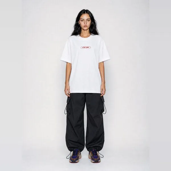 hey hey studios hey hey studios Damen T-Shirt „Script“ bestickt aus Bio-Baumwolle, Weiß, – Produktbild 1 von 3