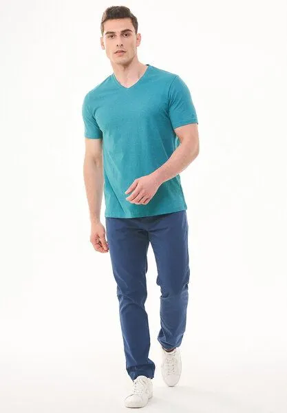ORGANICATION ORGANICATION Basic T-Shirt aus Bio-Baumwolle mit V-Ausschnitt, Petrol green, – Produktbild 2 von 4