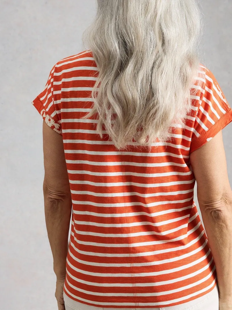 White Stuff T-Shirt Nelly mit Keilausschnitt - 34, Rot print, – Produktbild 4 von 4