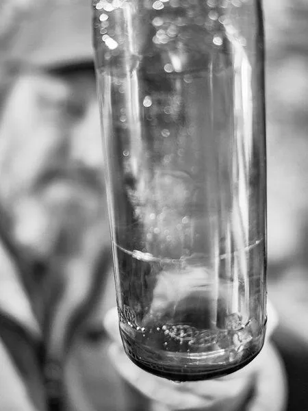 MaBe MaBe Aschenbecher aus der Sektflasche, Transparent, – Produktbild 3 von 3