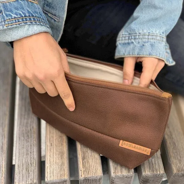 BOWLEANIES TASCHEN BOWLEANIES TASCHEN Schminktasche XL aus Lederfaserstoff, Chocolate, – Produktbild 1 von 1