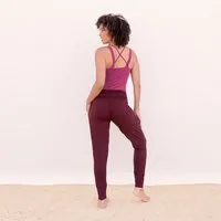 Jaya Jaya MARLENE TENCEL - Damen - Sportlich-feminines Top aus weichem, atmungsaktivem TENCEL Lyocell/Biobaumwoll-Mix mit integriertem Bustier für Yoga, Berry/pink, – Produktbild 1 von 1