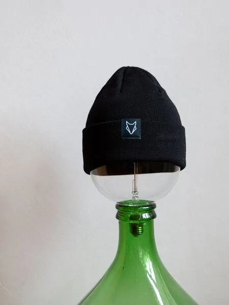 VEROIKON VEROIKON Merino-Beanies Fuchsbau, Schwarz, – Produktbild 1 von 1