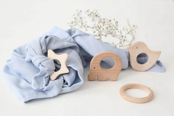 NoniKids Berlin NoniKids Berlin Schnuffeltuch Musselin Holz Greifling 10 Farben Bio Baumwolle, Sky, – Produktbild 1 von 4