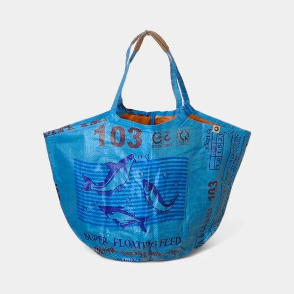 REFISHED fair fashion REFISHED fair fashion Tasche 'SOULMATE' - upcycelte Fischfuttersäcke, #fish blau-aqua, – Produktbild 2 von 4