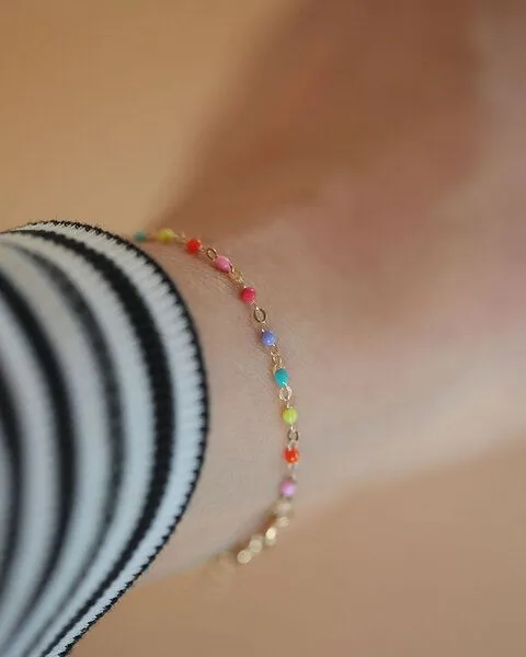 pikfine pikfine Buntes Perlenarmband Lumi, Gold, – Produktbild 3 von 4