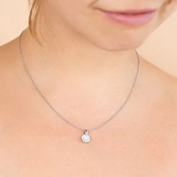 Eppi Eppi Halo-Anhänger mit Moissaniten und Diamanten Merryn, Gold, – Produktbild 4 von 4