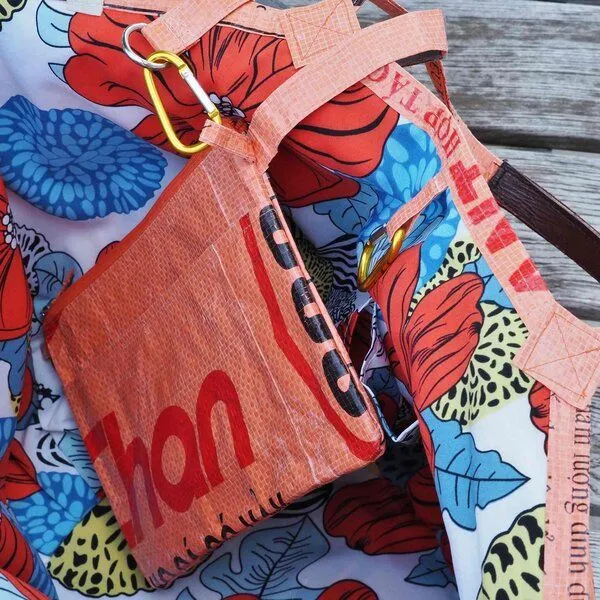 REFISHED fair fashion REFISHED fair fashion Tasche 'SOULMATE COTTON' Limitierte Edition! - upcycelte Fischfuttersäcke, #fish orange/#cotton poppy, – Produktbild 1 von 5