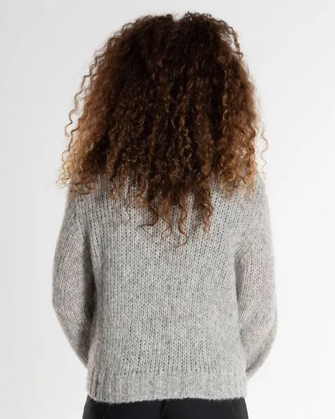 Alma & Lovis Alma & Lovis Kuscheliger Loose-Fit Pullover im Alpaka-Mix | Ballonärmel Pullover, Ecru (grau), – Produktbild 4 von 4