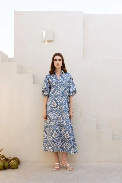 Haus of Namaste Haus of Namaste Kleid aus Bio-Baumwolle – handbedruckt im Ikat-Stil mit Taschen – Produktbild 1 von 4