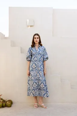 Haus of Namaste Haus of Namaste Kleid aus Bio-Baumwolle – handbedruckt im Ikat-Stil mit Taschen – Produktbild 1 von 1
