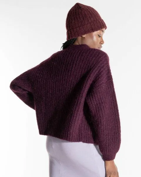 Alma & Lovis Alma & Lovis Alpaka-Mütze im Rippenstrick: Super Soft | Tiron Mütze, Red beet (dunkelrot), – Produktbild 2 von 2