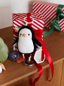 Vertbaudet Baby Activity-Spielzeug PINGUIN zum Aufhängen – Produktbild 1 von 1
