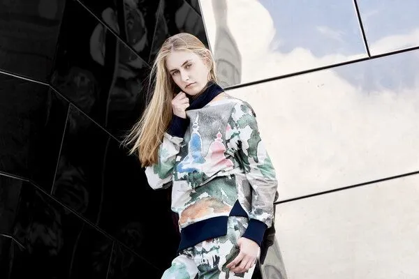 Sophia Schneider-Esleben Sophia Schneider-Esleben Unisex Max - Sweatshirt aus Bio-Baumwolle, Bali, – Produktbild 3 von 4