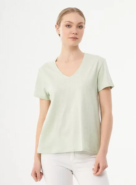 ORGANICATION ORGANICATION Damen Basic T-Shirt aus Bio-Baumwolle mit V-Ausschnitt, Sage green, – Produktbild 1 von 4