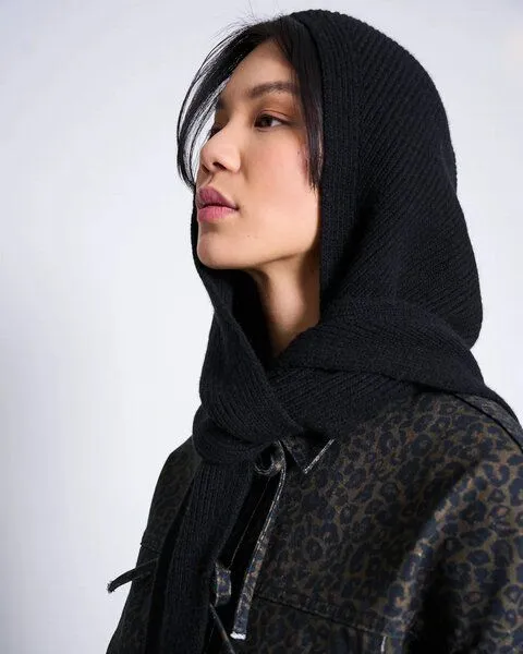 JAN N JUNE Jan n June - Hooded Scarf Nira, Schwarz, – Produktbild 2 von 3