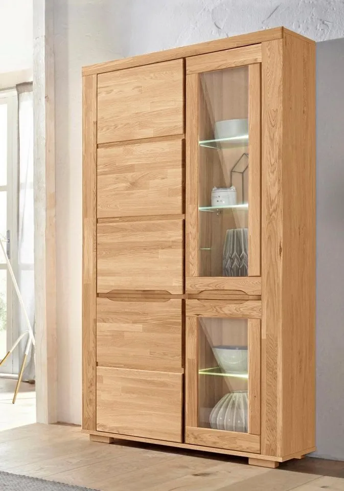 OTTO home Vitrine DENIS70, Wohnzimmer, viel Stauraum, verstellbaren Einlegeböden, geölt B/T/H:90/40/190cm, Front Eiche massivholz,geölt, 10 Fächer, Grifflos, Braun, – Produktbild 4 von 5
